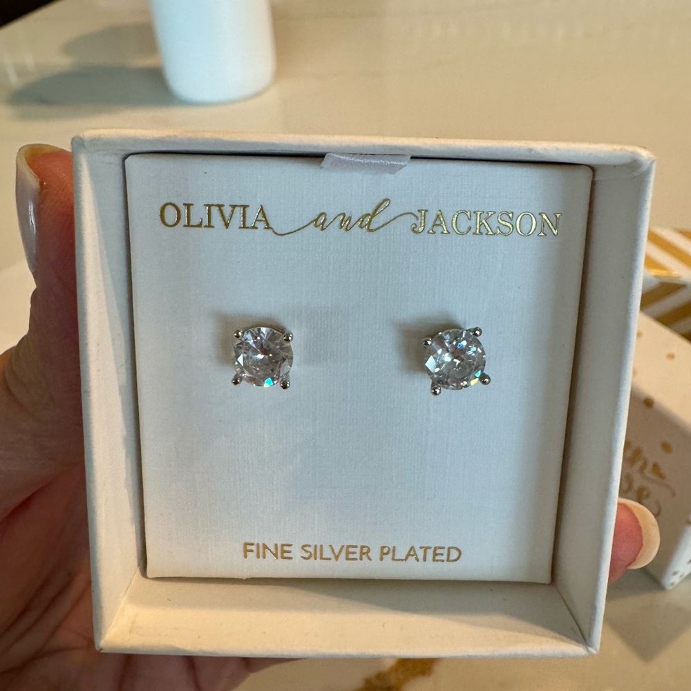 Earring 3 pc Gift Set 🎁 - Picture 7 of 9